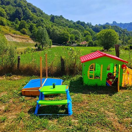 Hotel Luna Rock Glamping Brezoi - Blue Scai Exterior foto