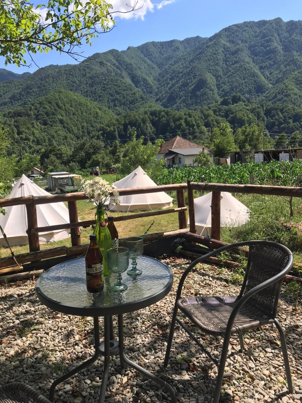 Hotel Luna Rock Glamping Brezoi - Blue Scai Exterior foto